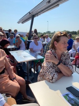Deelname liberale vrouwen Groot-Aalst aan de activiteit van Willensfonds Aalst met de milieuboot. (S